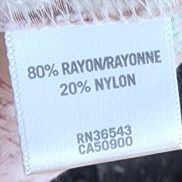 VanHeusen Size XL Light weight Sleeveless Blouse Floral Pattern - Picture 4 of 4